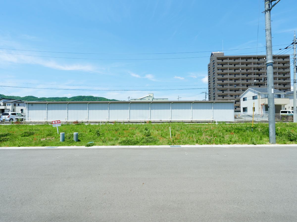 区画2：143.23㎡（43.32坪）日常の買い物も週末のランチも車でサクッと行ける便利な街。　