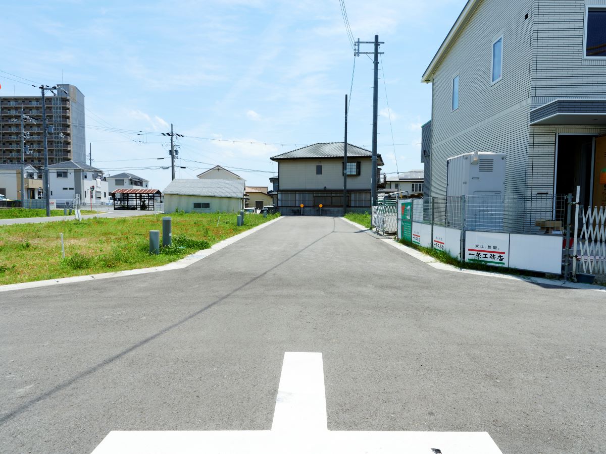 区画6～9前面道路。新しいコミュニティの場として輪が広がりご家族付き合いが楽しくなります！　