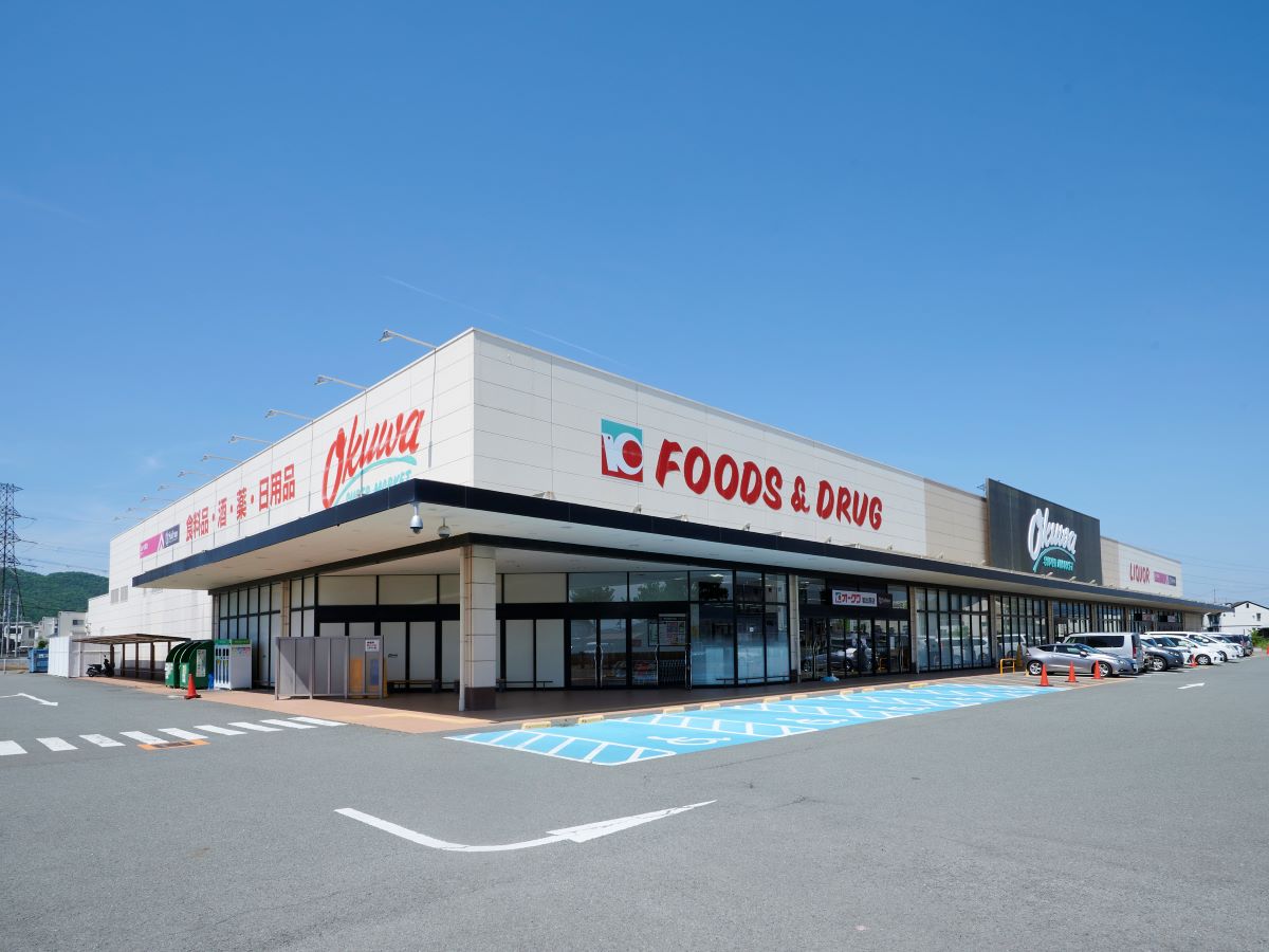 食料品や日用品の買い出しには、新鮮な食材が手に入る産直市場から、何でも揃う大型スーパーまで充実のラインナップ。お店をはしごしやすく、買い忘れがあってもすぐに駆け込める距離感が、日々の生活に大きなゆとりをもたらします。