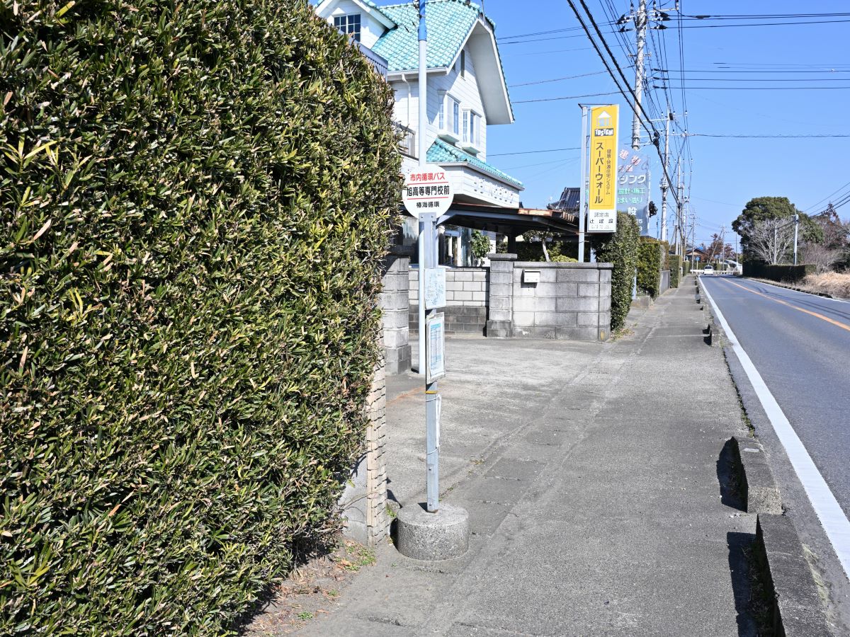 市内循環バス「旭高等専門校前」バス停まで約850m～900m（徒歩11分～12分）　最寄のバス停です。※最新の時刻表は運行会社様のHPなどをご確認ください。