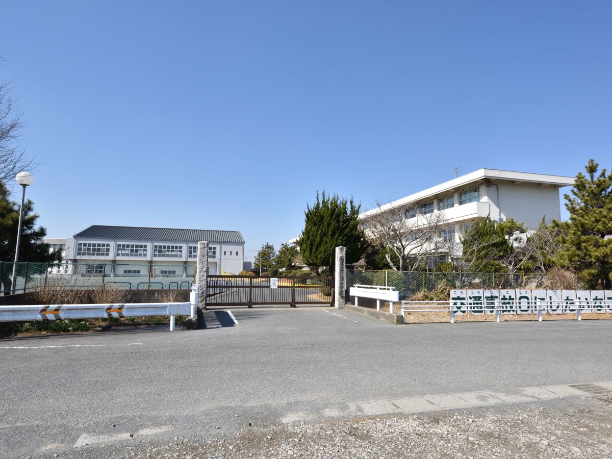 旭市立干潟小学校まで約1.4km（徒歩18分）　徒歩20分圏内です！お友達との登下校で会話が弾みそうですね！