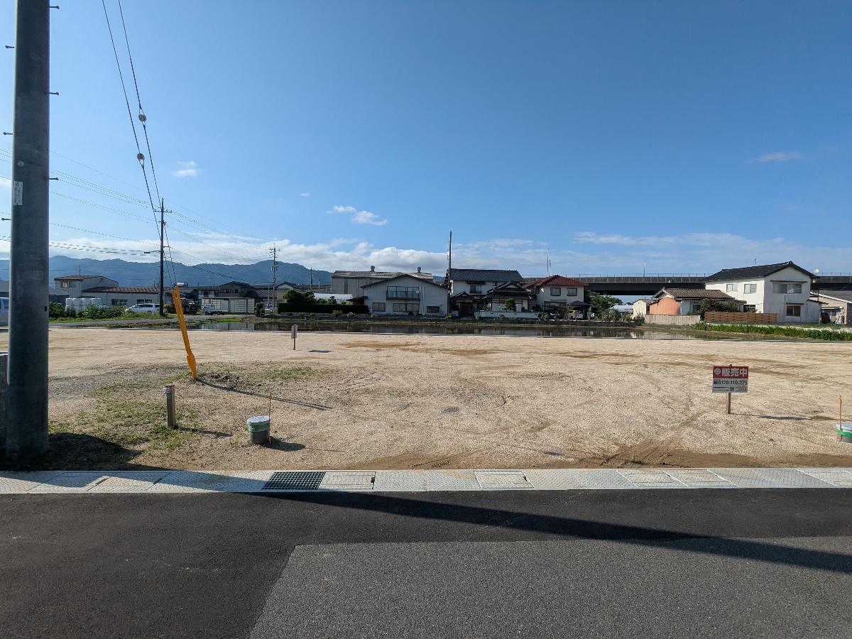 区画1：171.12㎡(51.76坪)　車で約10分圏内に所に、商業施設が複数あり、日々のお買い物も安心な立地です。　