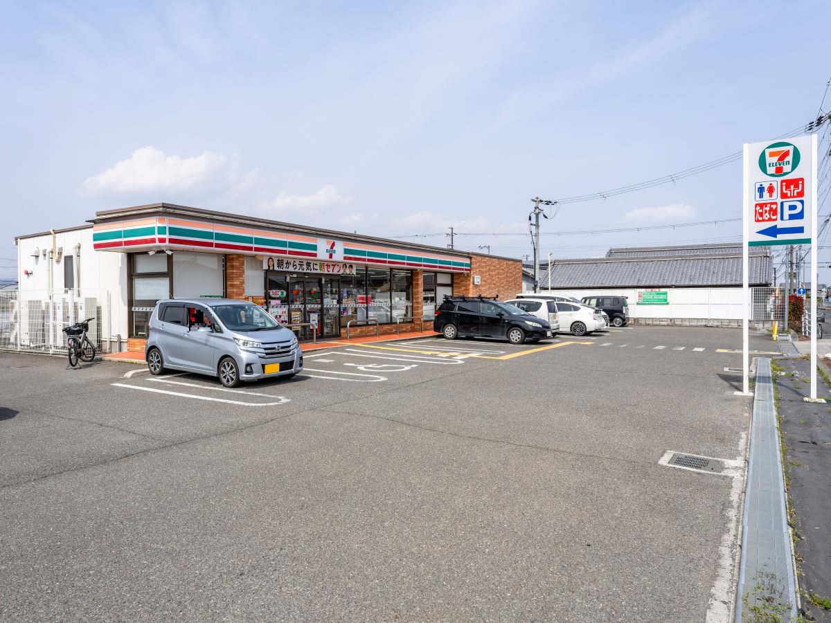 セブン-イレブン広陵町笠東店まで約140m（徒歩2分）　急なお買い物に便利。惣菜・冷凍食品も売っていますよ！お忙しい中での奥様の時短に一役買ってくれそうです。