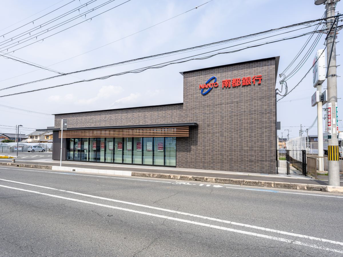 南都銀行 箸尾支店まで約210m（徒歩3分）　近いので各種手続き、出入金もスムーズです。急なお買い物の際にATMも使用もできて便利です。
