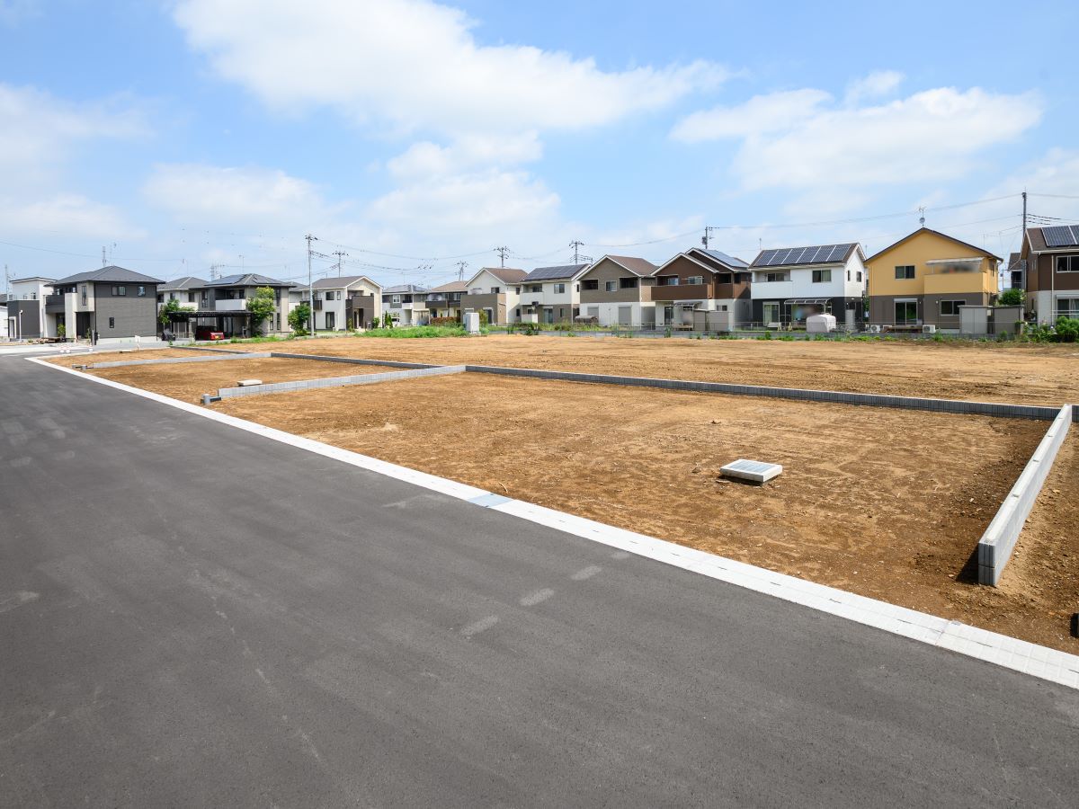 区画1～3(南東側から)　幼稚園や保育園が無理なく通える距離にあり、子育て世代の方も安心に暮らせます！　