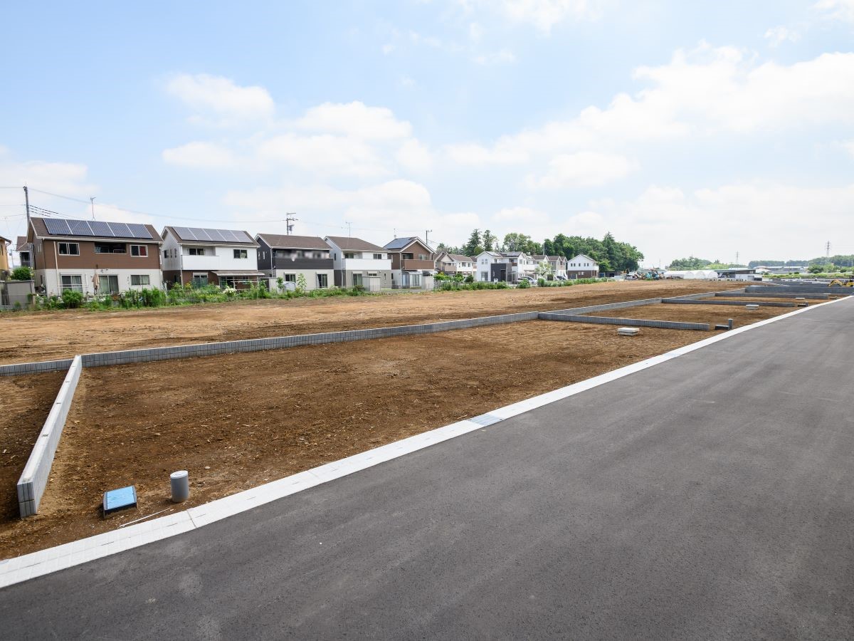 区画4、5　南側道路に面した、明るい陽光を感じられそうですね。　