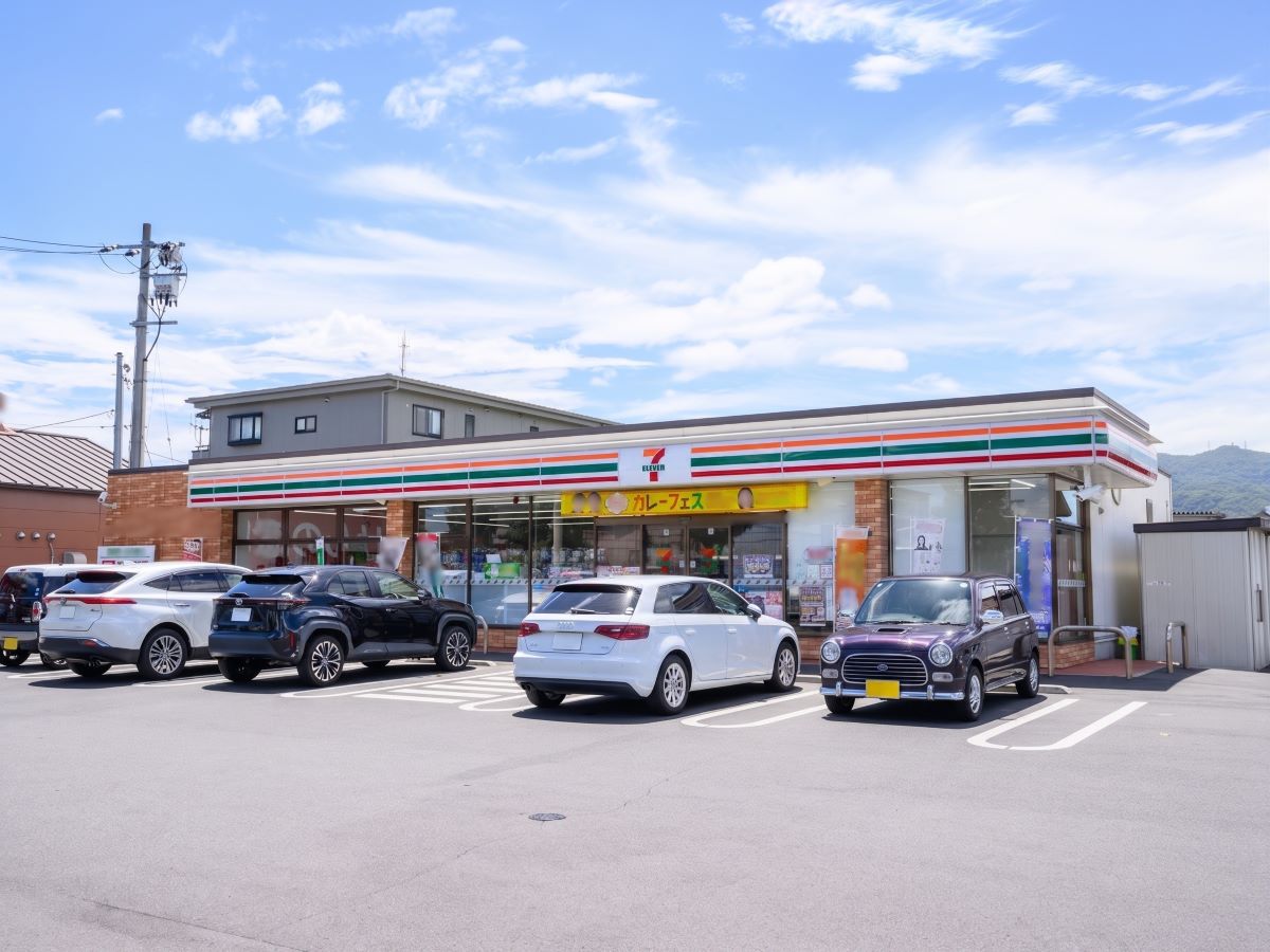 セブンイレブン 福山多治米1丁目店まで約150m（徒歩2分）　24時間営業なので、深夜の急なお買い物にもすぐ対応できます！日々の生活のすぐそばにあると、安心感が違いますよね。