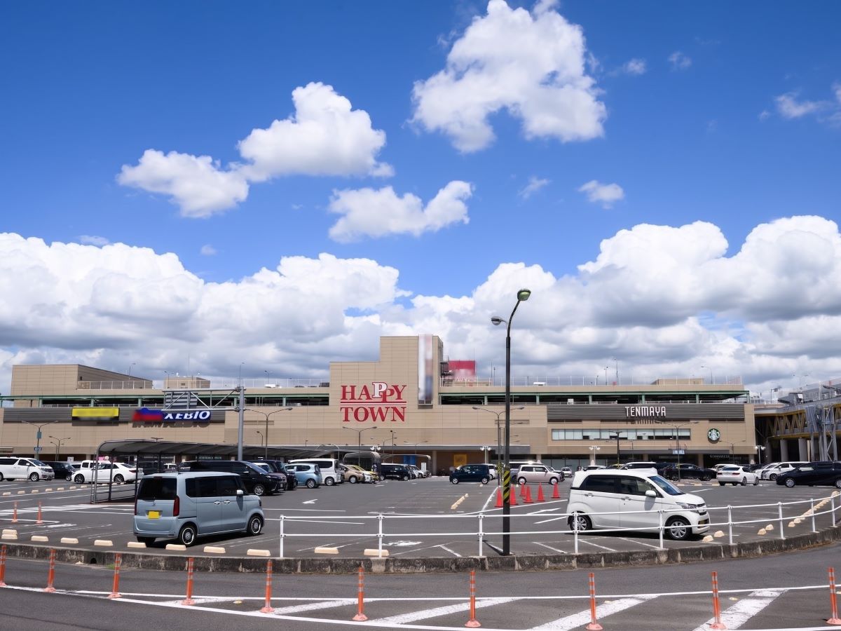 天満屋 福山ポートプラザ店まで約1.5km（徒歩19分／車で約7分）　スーパーのほか、ファッションや雑貨といった幅広い専門店が並ぶお店です。【営業時間】10:00～21:00 ※食料品セルフ売場のみ9:00開店