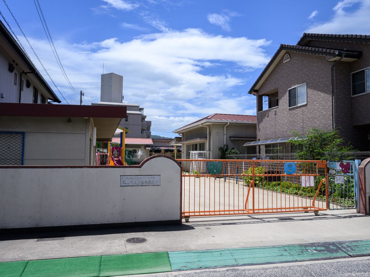 多治米保育所まで約450m（徒歩6分）　近隣の小学校や地元の人たちと共同で稲を育てるプロジェクトが企画されるなど、地元密着型の保育を実践しています。