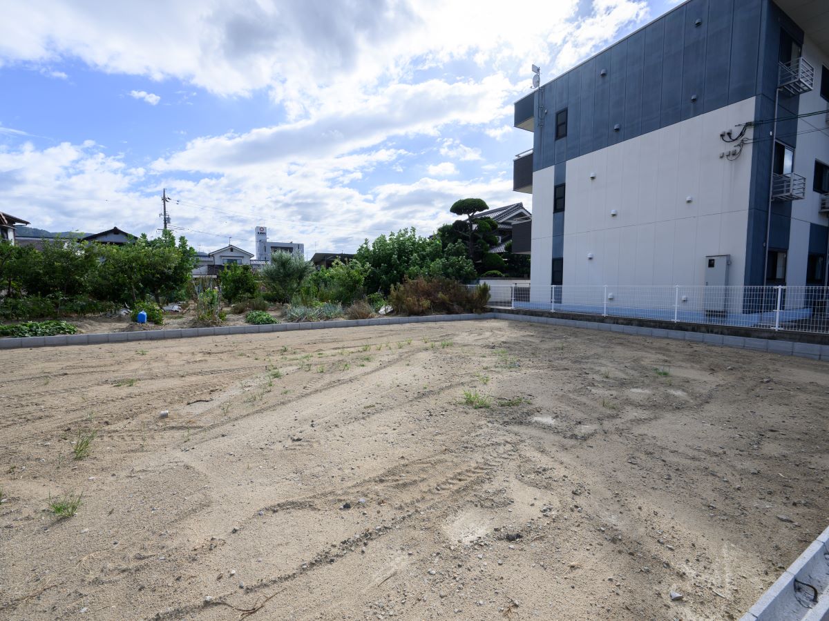 区画1：179.47㎡(54.28坪)　図書館まで車で約6分！読書や調べものにも便利な立地です。　