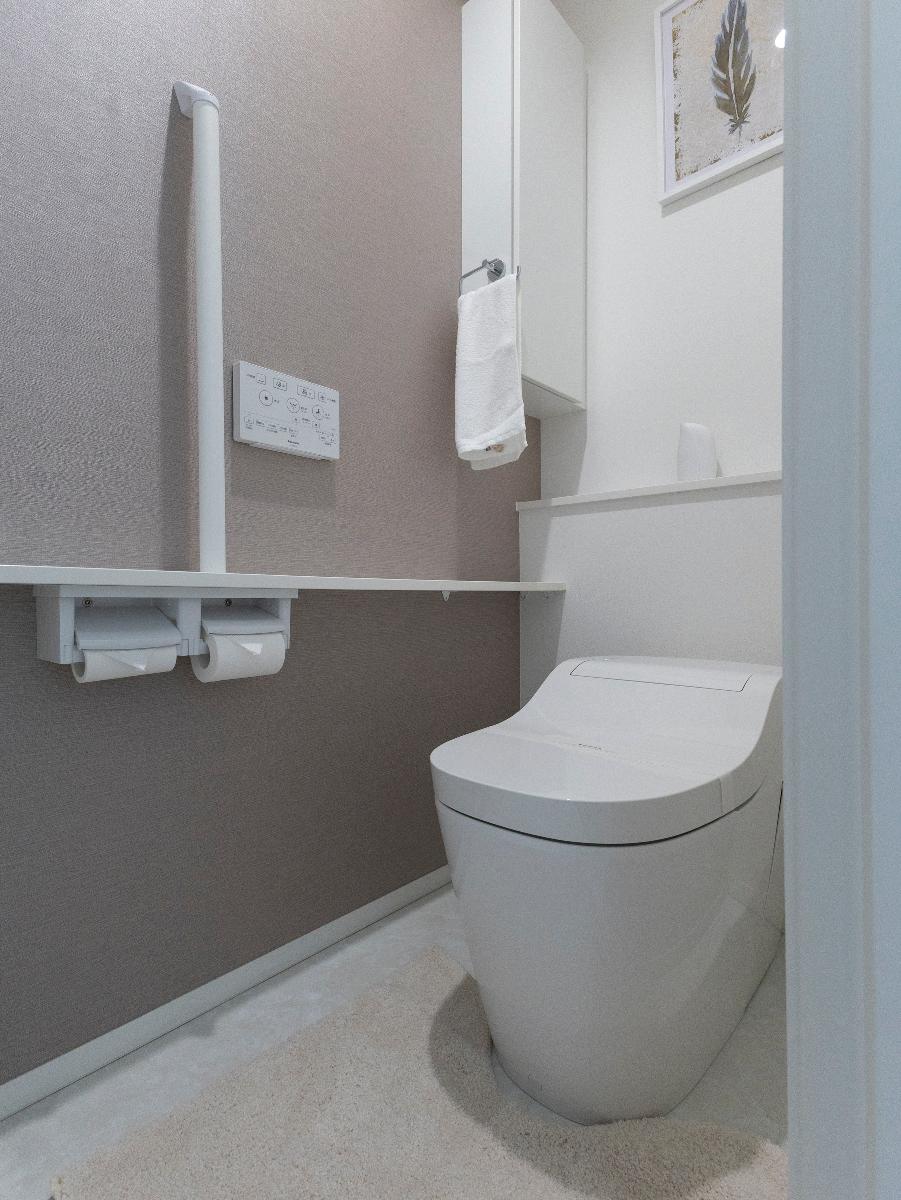 柳町分譲住宅 モデルハウス 区画番号No.1 トイレットペーパーやお掃除用具が納められる収納を確保しています。