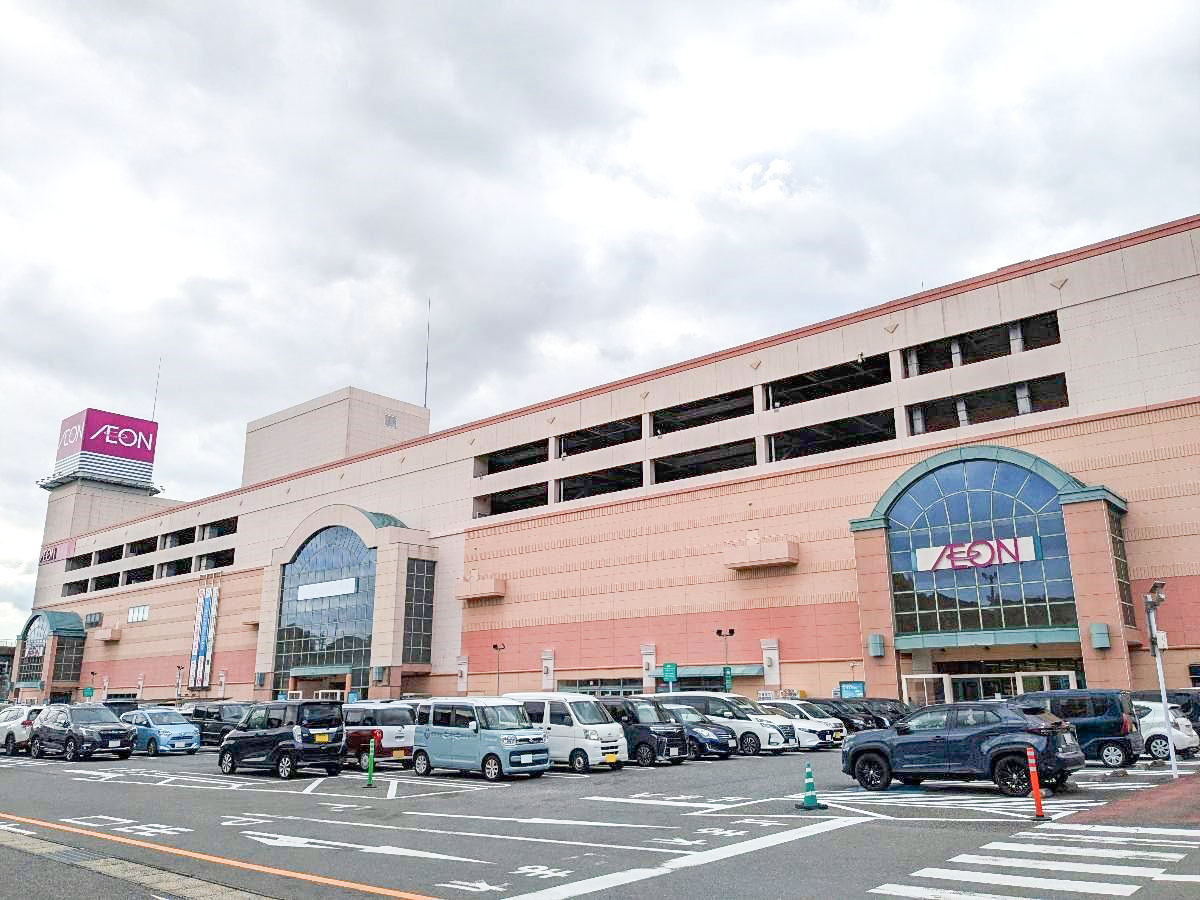 イオン大塔ショッピングセンターまで約2.9km（車で約8分）　様々なジャンルのお店が入っていて、1日中ご家族揃って楽しめます。
週末は家族でショッピングも楽しそうです。
