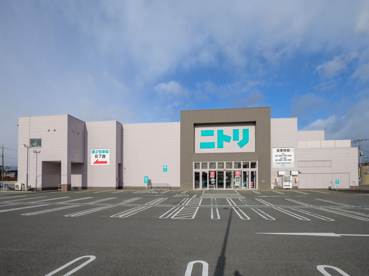 ニトリ　那須塩原店まで約260m（徒歩4分）　家具が色々そろっています！