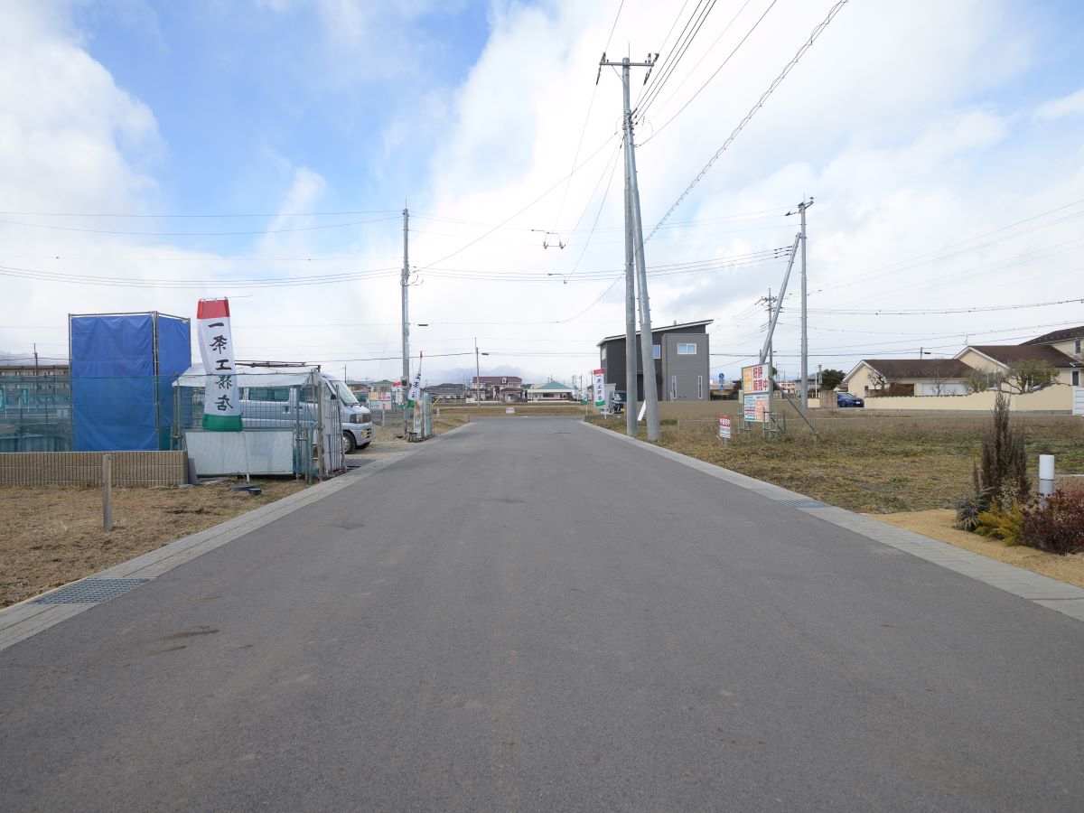 区画11～13前面道路　