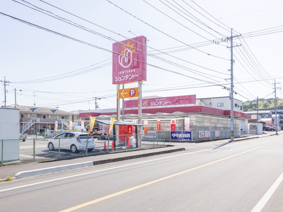 ジュンテンドー 津山店まで約815m～865m（徒歩11分）　DIY関係も販売しており見ているだけで楽しいホームセンターです。トラックの貸し出しも行っている店舗ですので資材の運び出しも便利です！※トラック貸し出しの条件・詳細などはHPをご確認ください。