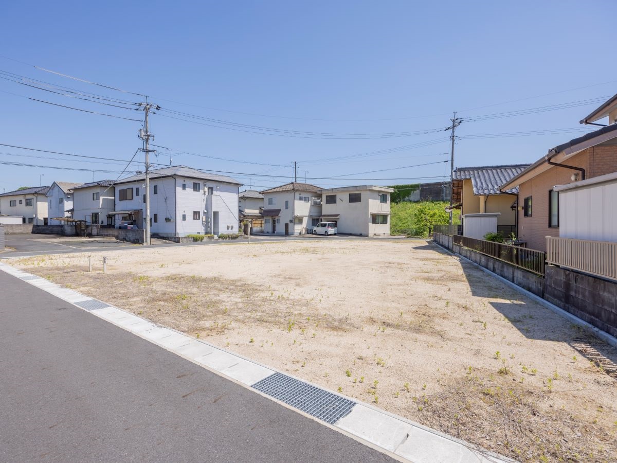 区画3：185.55㎡(56.12坪)　幼稚園まで徒歩圏内なので、毎日の送り迎えにゆとりが持てるのも魅力です。　