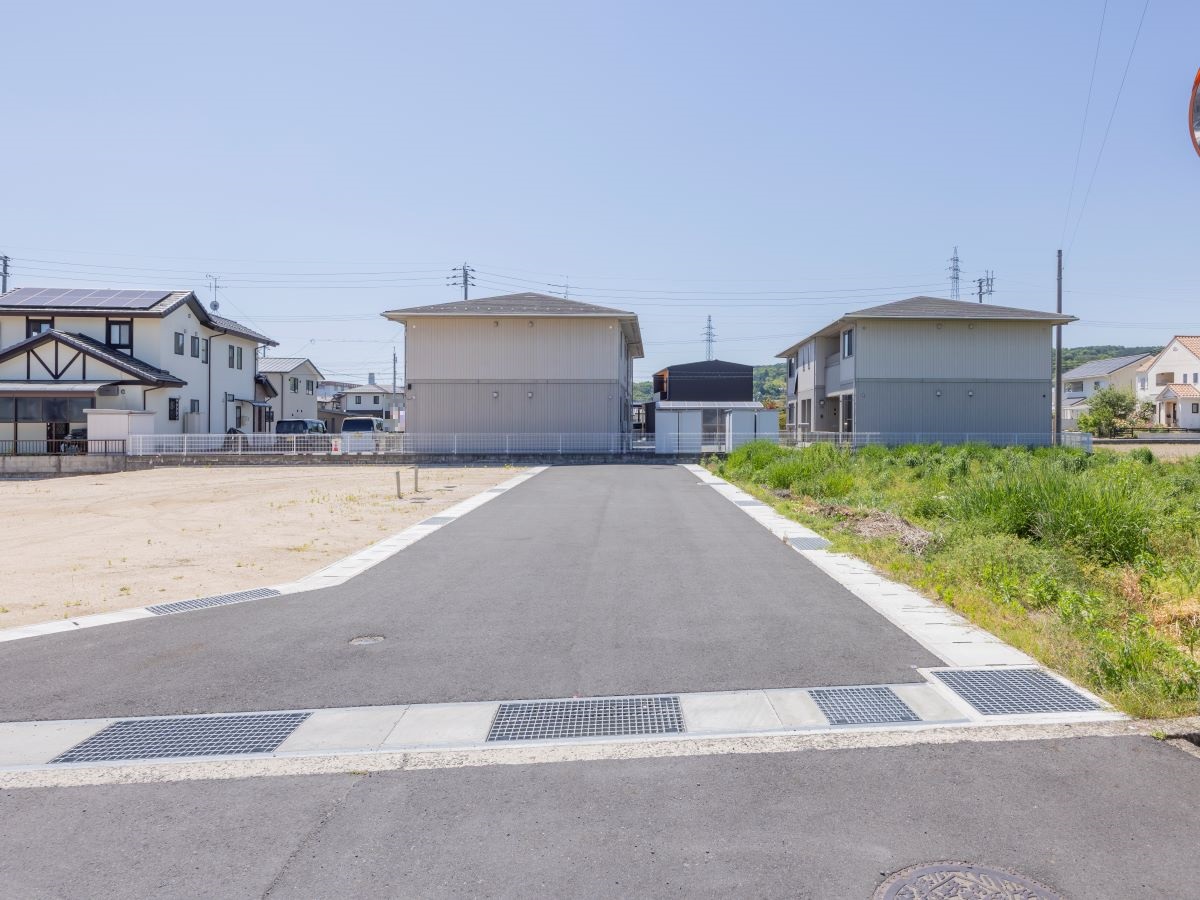 落ち着いた雰囲気の分譲地です！(区画7、8北側道路)　