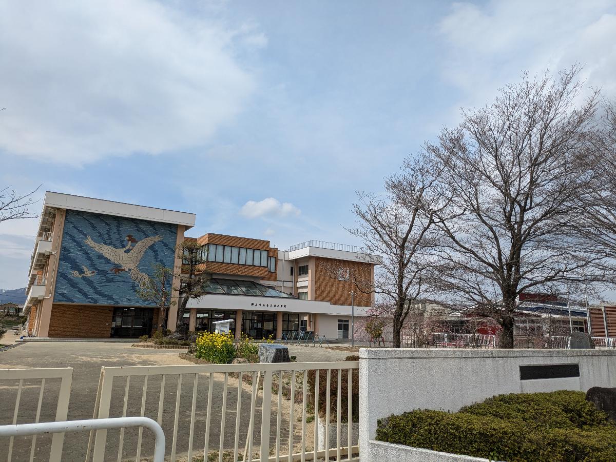 喜久田小学校まで約200m～600m（徒歩3分～8分）　「子供が主役」の学校運営を掲げている小学校です！
ママとパパも安心してお子さんを送り出せますね♪