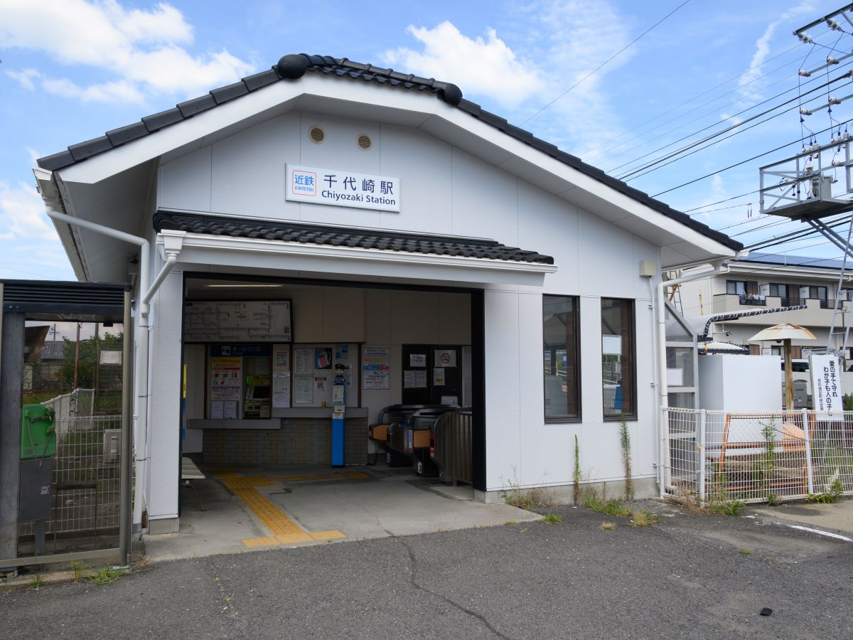 近鉄千代崎駅まで約2.2km（車で約3分）　名古屋方面、津方面もアクセス良好です。