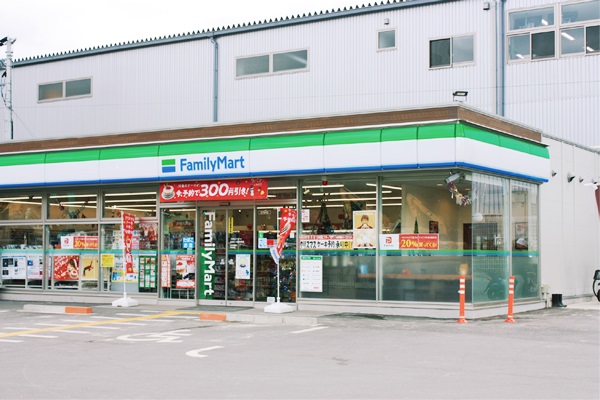 ゆめみヶ丘岸和田2期 土地 ファミリーマートゆめみヶ丘岸和田店まで 約850m 分譲地からも近く、蜻蛉池公園に行かれる際にも便利です。