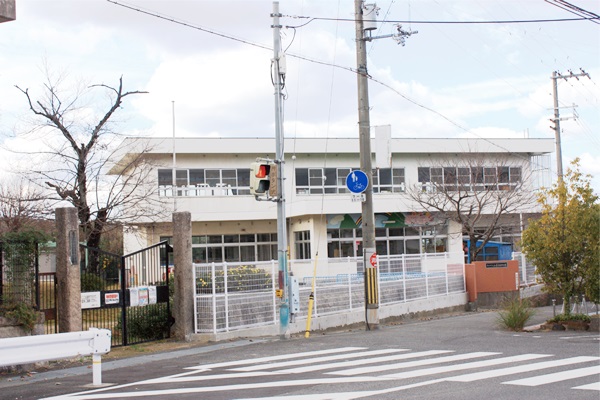 ゆめみヶ丘岸和田2期 土地 山直南幼稚園まで 約975m 小学校や近隣園、地域との交流も積極的にされています。