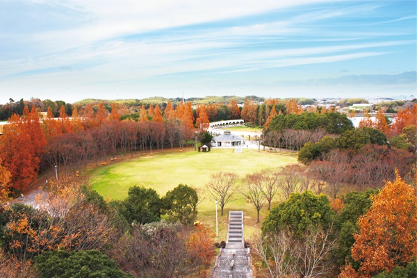 ゆめみヶ丘岸和田2期 土地 蜻蛉池公園まで 約850m 敷地面積60ヘクタールもの広大で自然豊かな公園です。スポーツ施設も充実しており、様々な層の皆様に楽しんでいただける施設です。