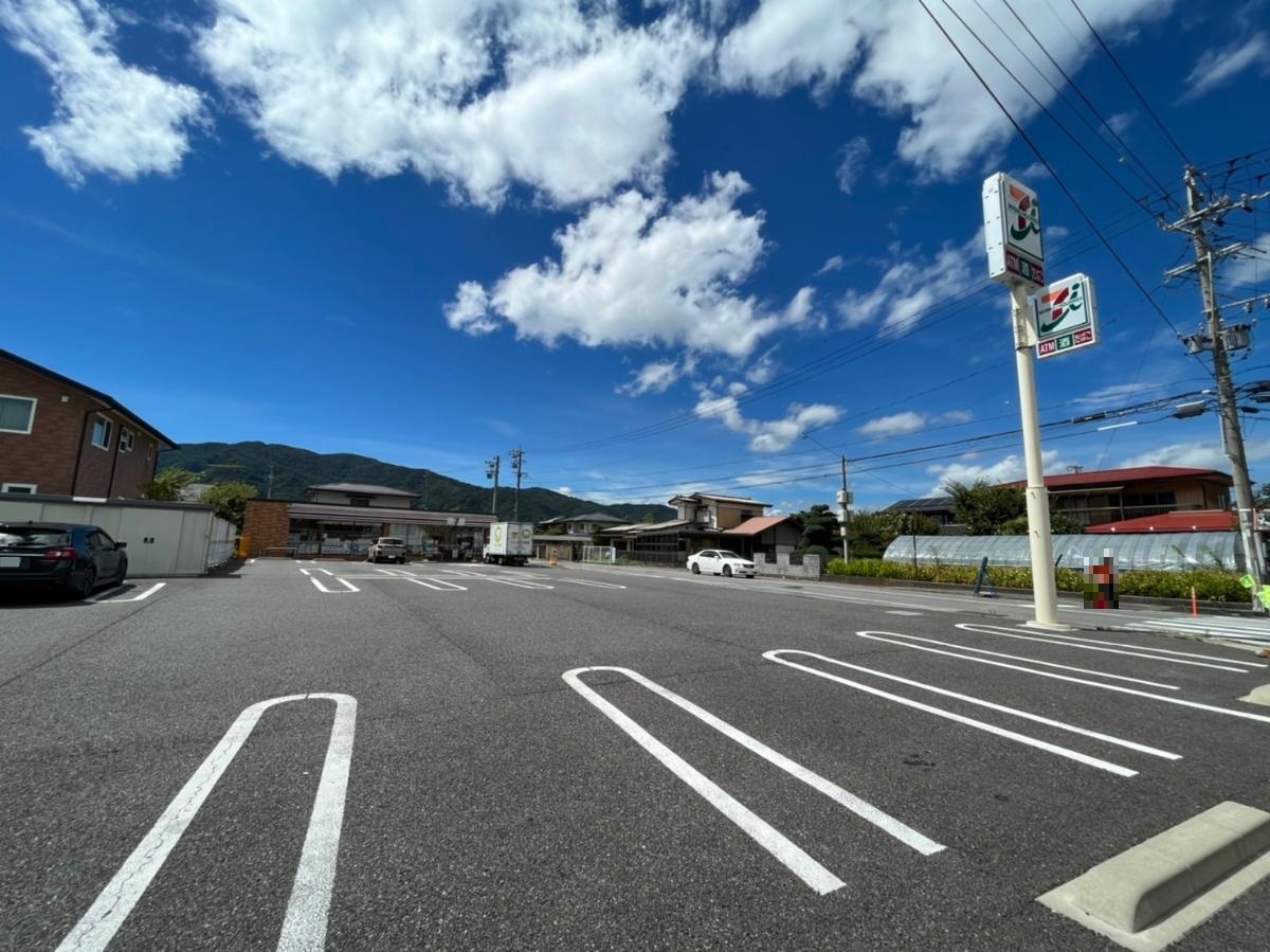 セブンイレブン諏訪中洲福島店まで約1km　コンビニまで徒歩で行けると嬉しいですよね。