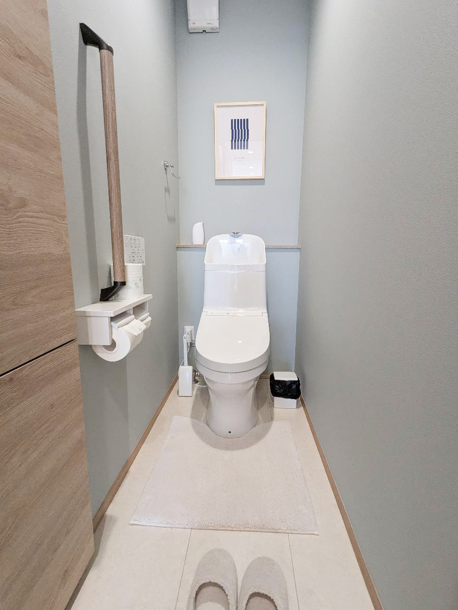 ｉ－ｔｏｗｎ　中洲中金子 モデルハウス 区画番号No.C トイレにも収納があるので、お掃除道具など収納できます！2階トイレです☆