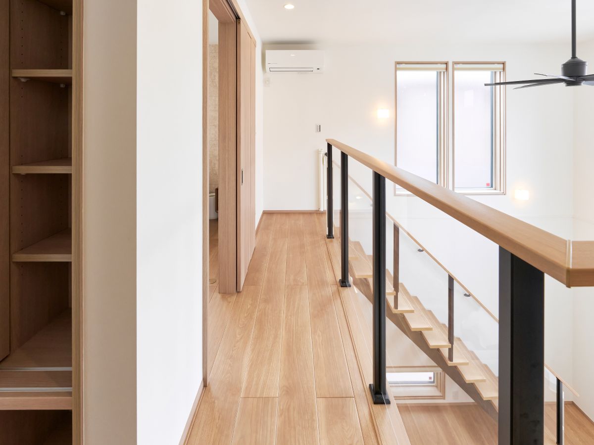 むさし野南分譲住宅 モデルハウス 区画番号No.1 吹抜部分には窓があるので2階廊下も明るいです。