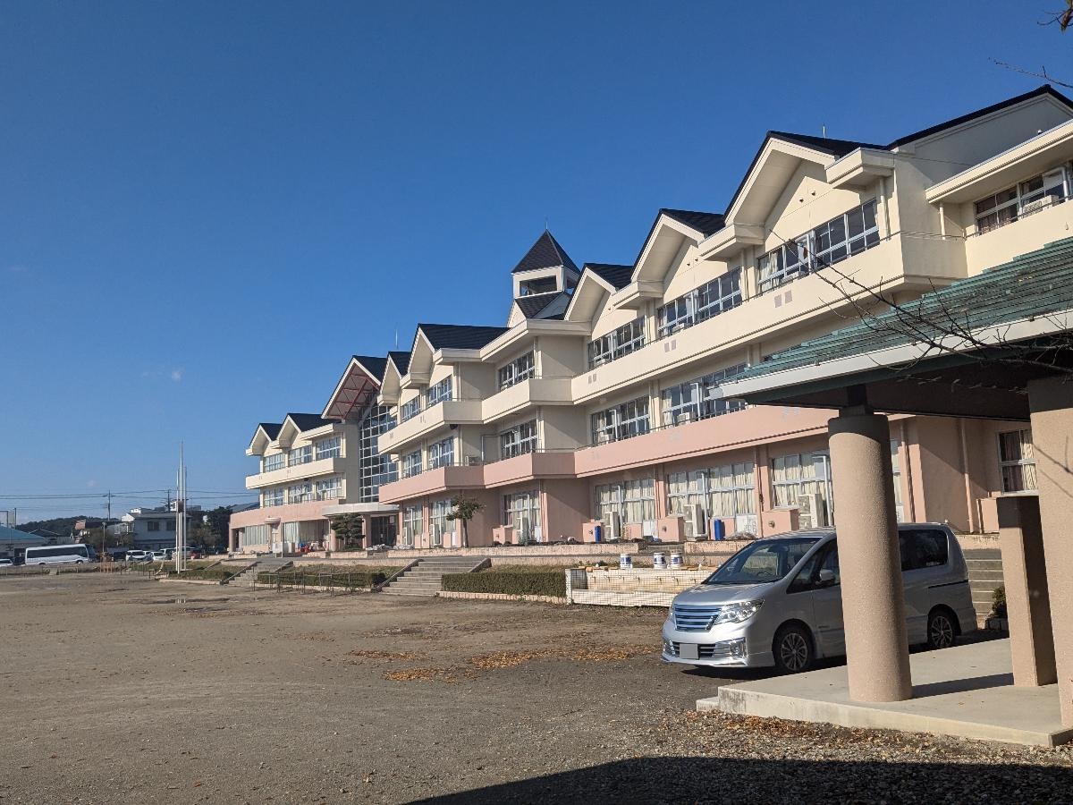 那須塩原市三島小学校まで約1.4km（徒歩18分）　学校生活の様子がHPで確認することが出来ます。