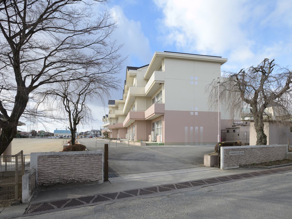 那須塩原市立三島小学校まで約1km～1.1km（徒歩13分～14分）　1902年創立の歴史ある小学校です。