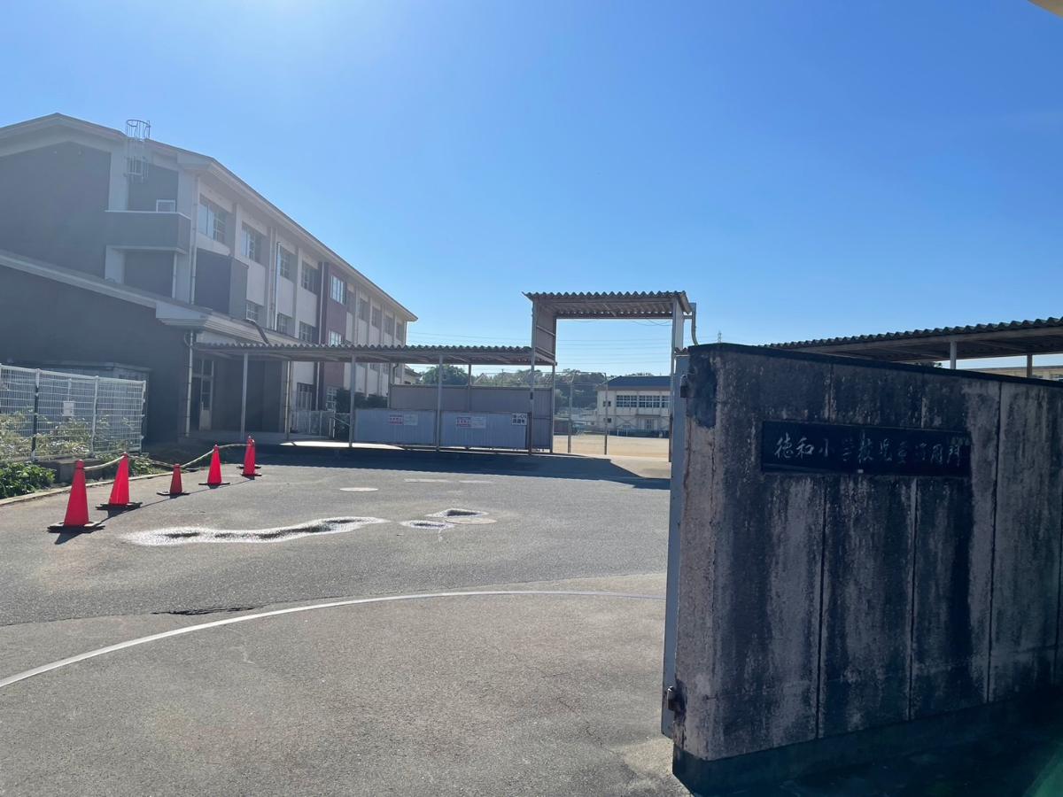 松阪市立徳和小学校まで約1.3km 久保中学校区で人数の多い小学校です。(生徒数609名※2025年5月1日時点の情報です。)
たくさんのお友達ができる環境です!