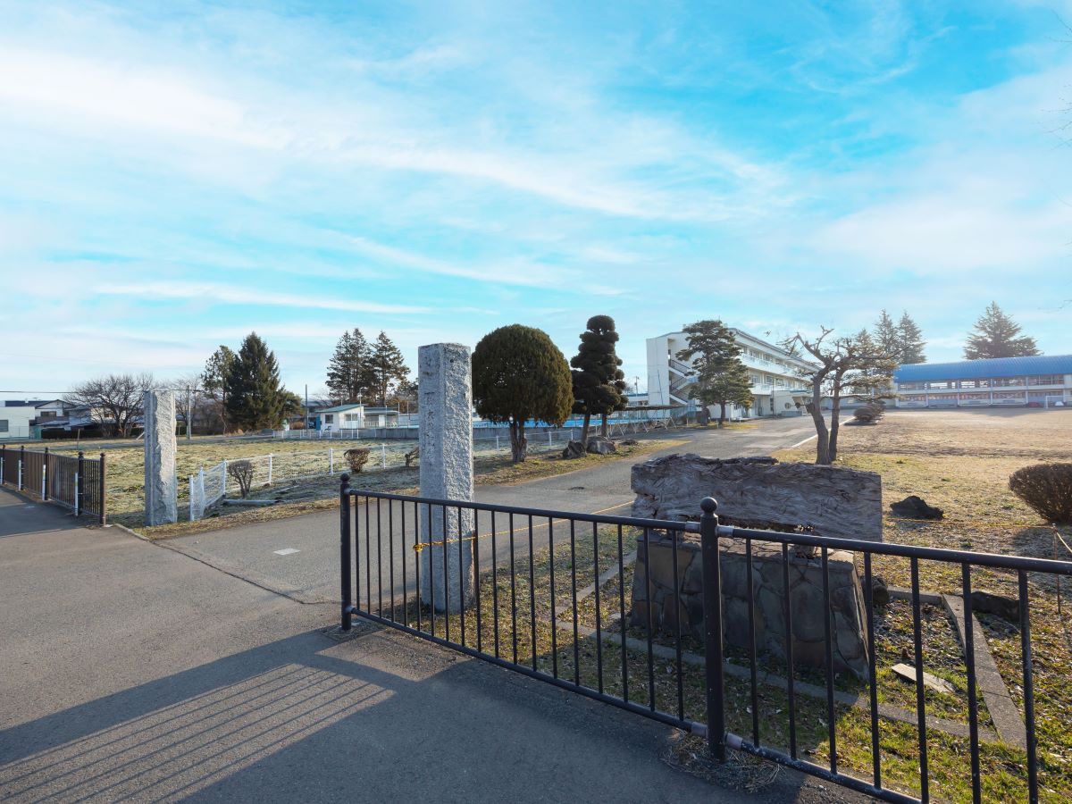 矢巾町立徳田小学校まで約1.9km～2.1km（徒歩24分～27分）　周辺環境には緑が多く、ゆったりした環境で学習ができます。