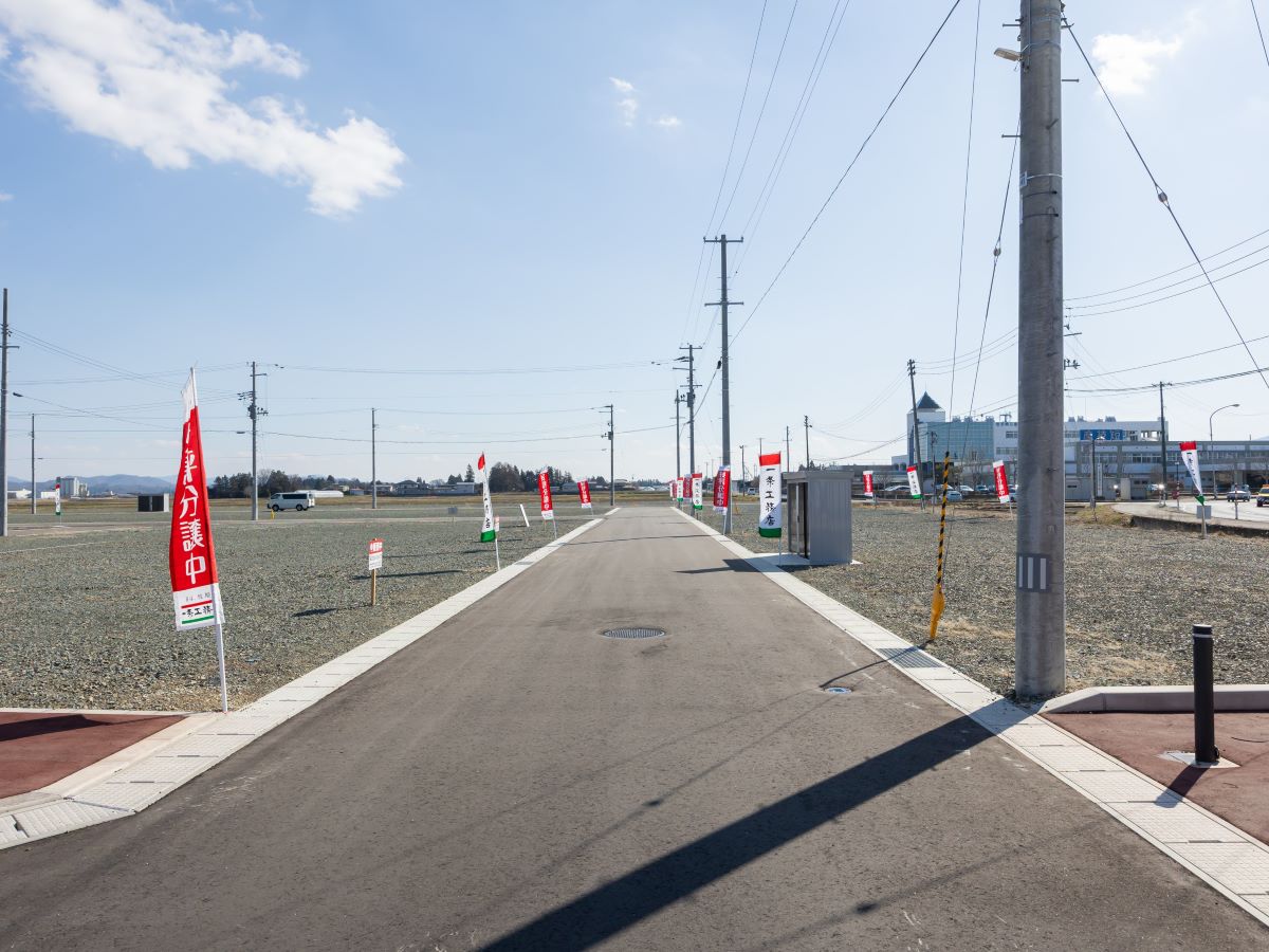 西側区画前面道路(区画1、8付近から南方向に撮影)　