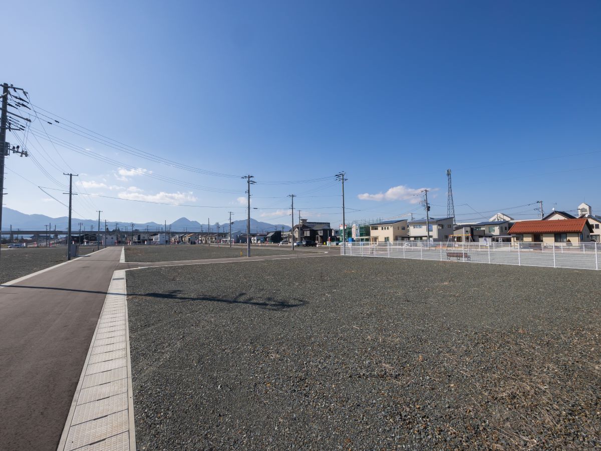 分譲地内公園南側から北西方向に撮影　