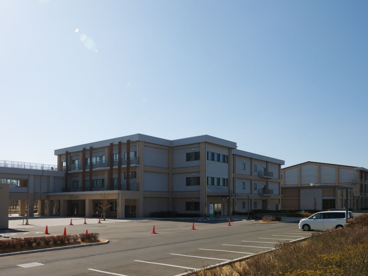 みどりの南中学校まで約650m～700m（徒歩9分）　学校目標は「自立・探究・共生」です！様々な分野でのお子様の成長が楽しみですね！