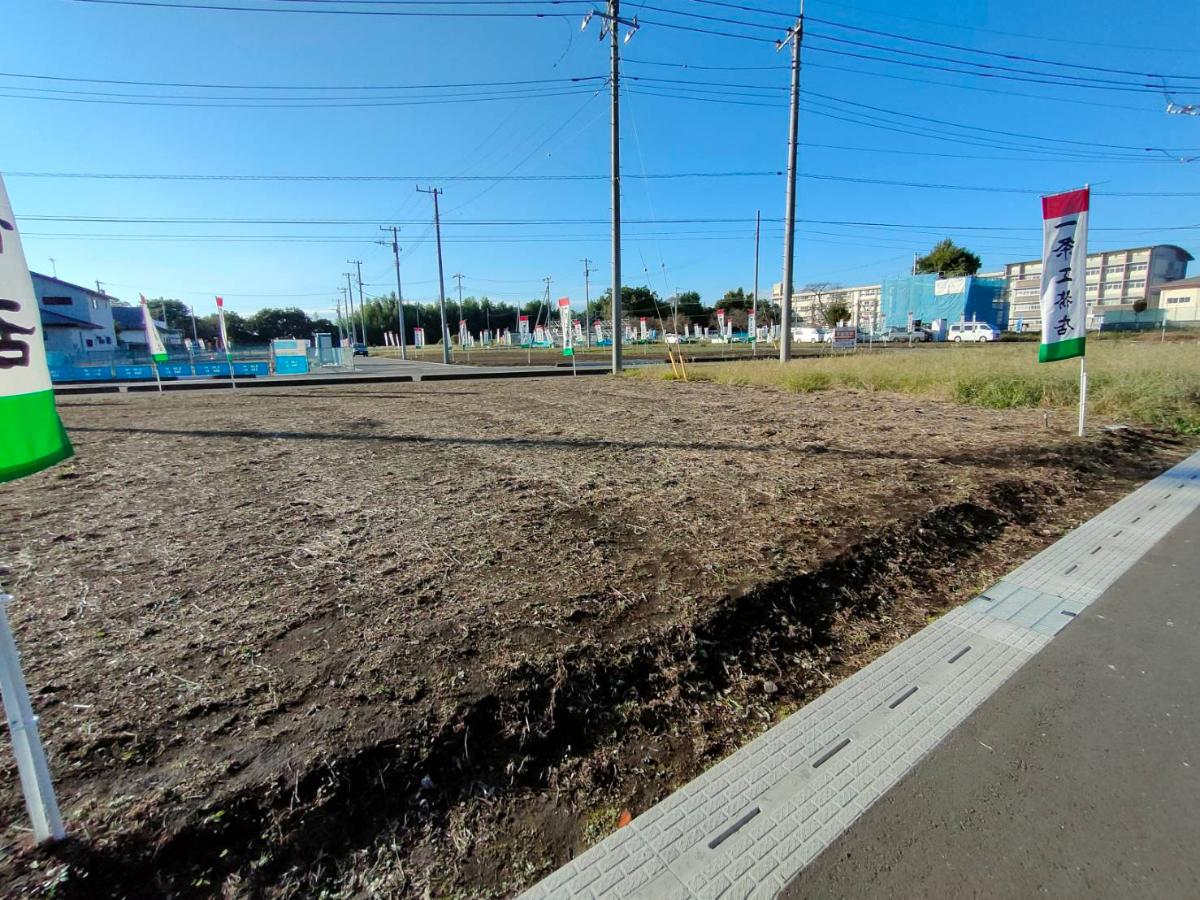 すがすがしい朝日が差し込む東道路は、気持ちの良い一日のスタートに良いです！　