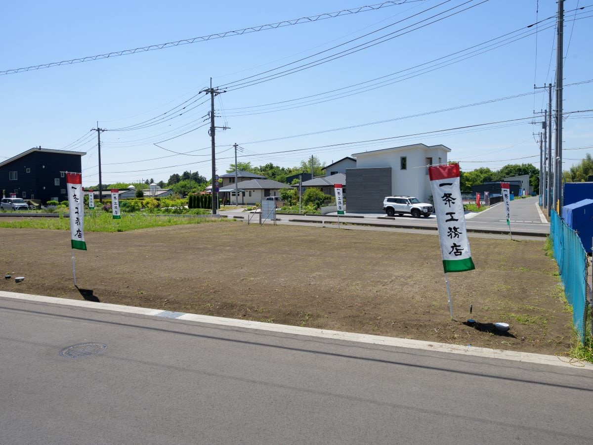 すがすがしい朝日が差し込む東道路の区画もあります。気持ちの良い一日のスタートが切れそうですね！　