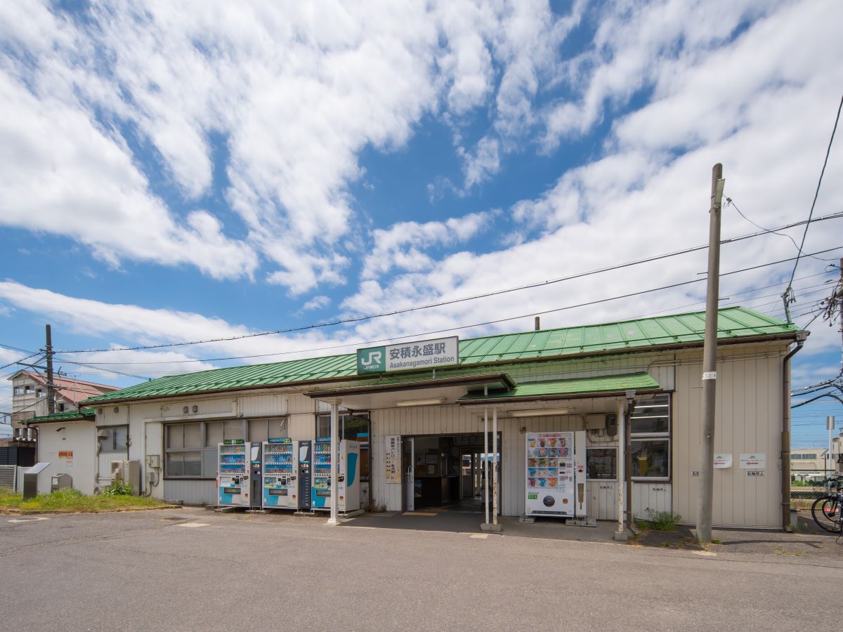 安積永盛駅まで約4.2km～4.4km（車で約10分）　郡山駅まで1駅(約5分)とアクセス快適。2路線が乗り入れ、毎日の通勤・通学や休日のお出かけもスムーズです。