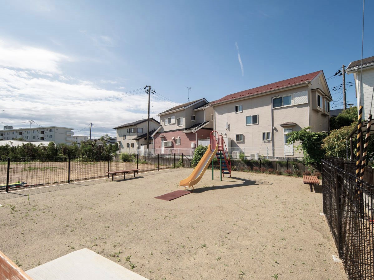 分譲地内に公園があります。お子様が遊んだり、ママ達の情報交換の場となりそうですね！　