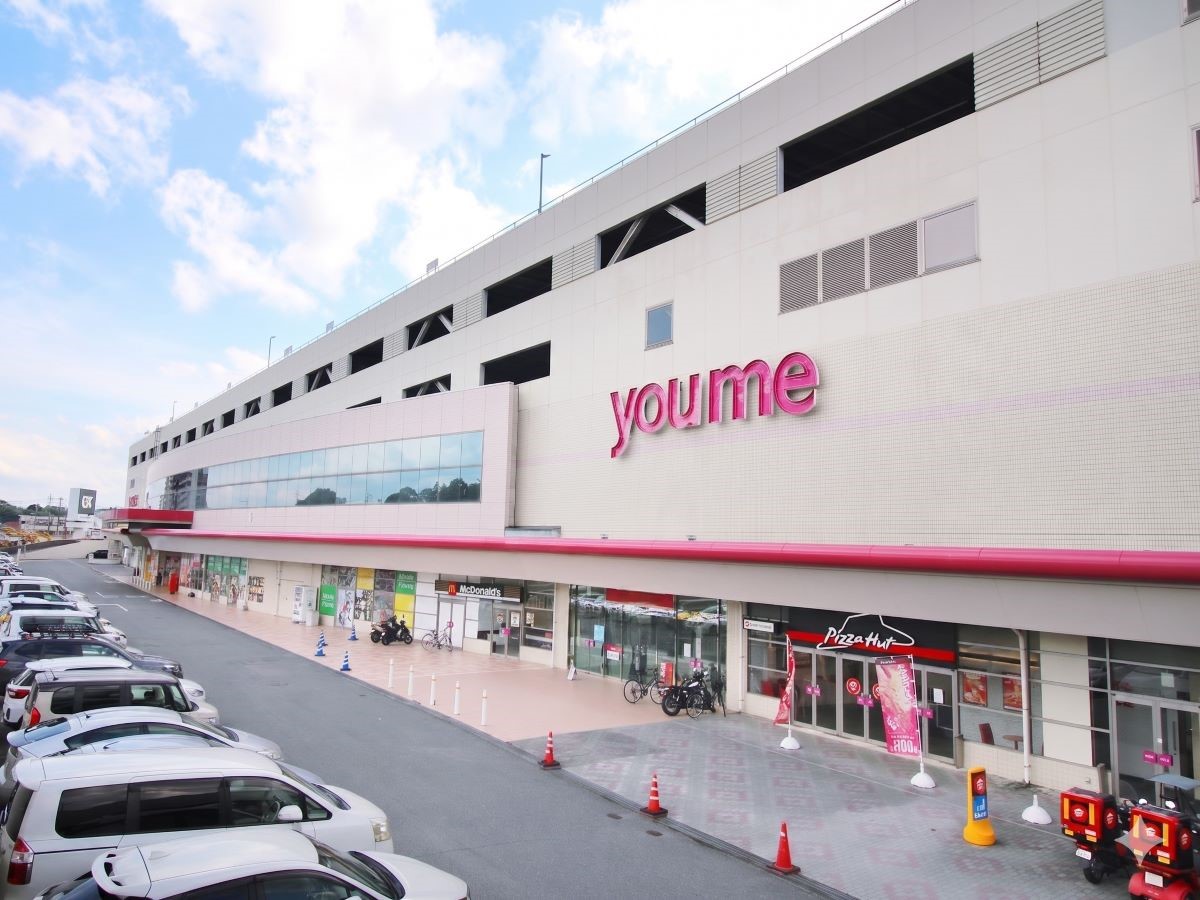 ゆめタウン筑紫野まで約3.3km～3.6km（車で約10分）　食品や衣料品、専門店が入っています。日々の買い物はもちろん、週末のお出かけも楽しめます。