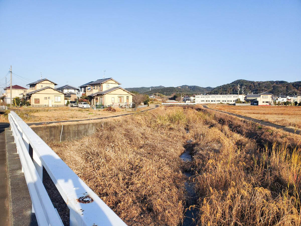 分譲地東側河川写真　