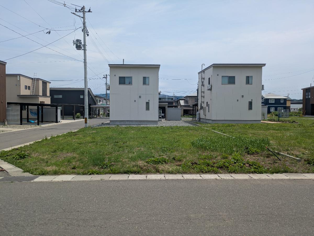 前面道路は幅員6mと幅広いです。　