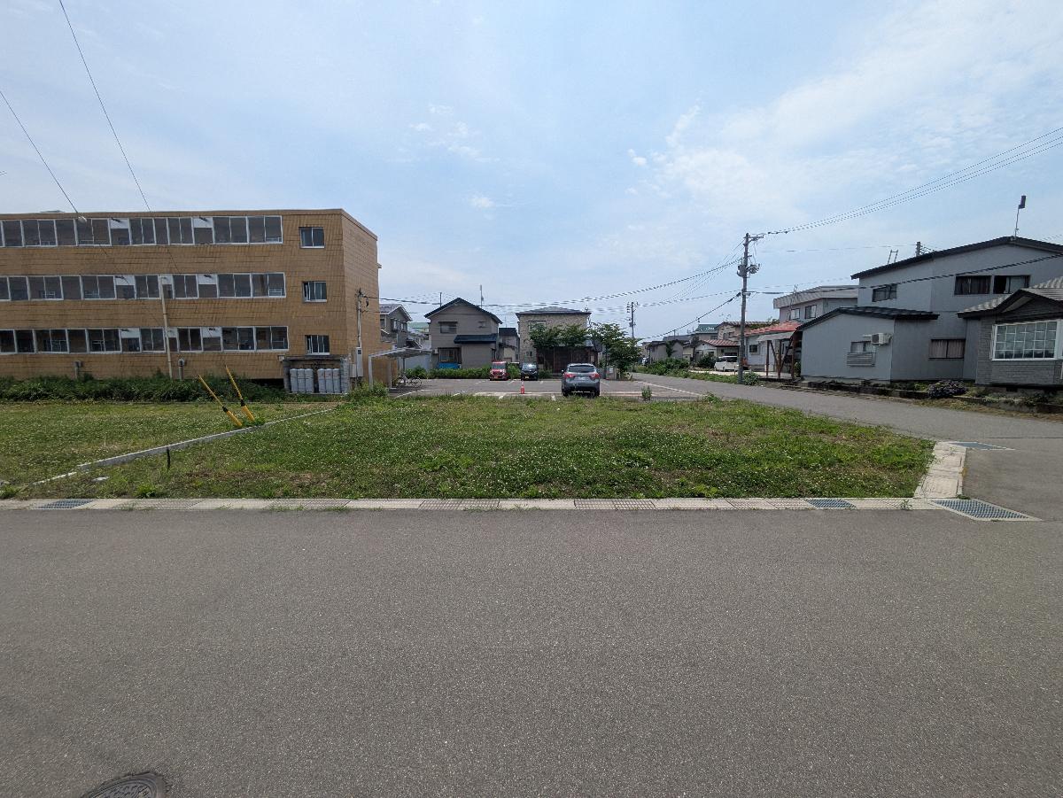前面道路は幅員6mと幅広いです。　