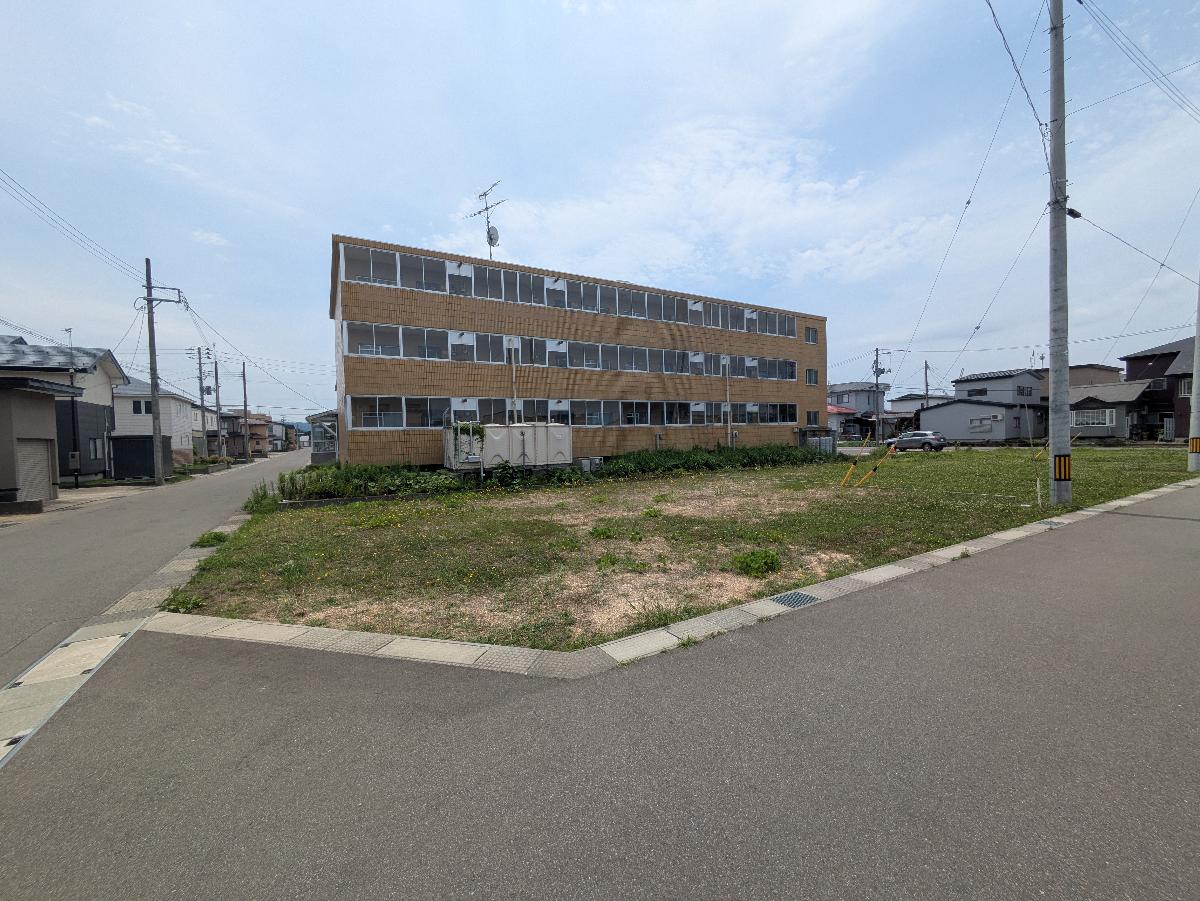 前面道路は幅員6mと幅広いです。　