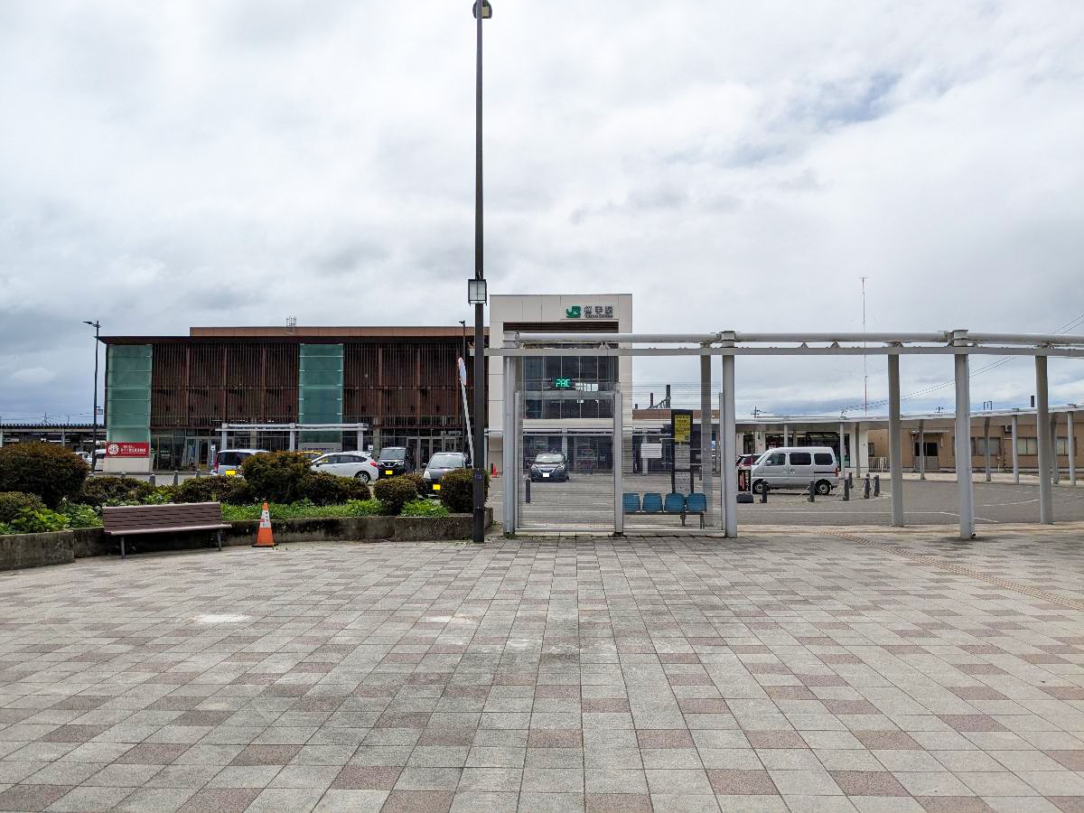 横手駅まで約2.4km～2.8km（車で約7分～約8分）　JR奥羽本線、JR北上線の駅です。　
お子さんが大きくなったら、通学やお出かけにも利用しやすい距離ですね！