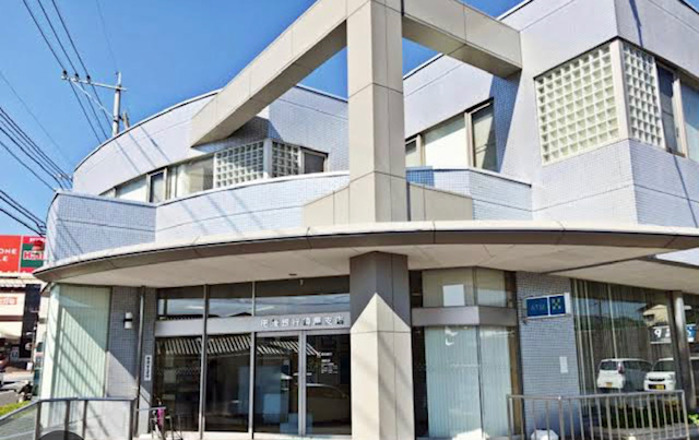 熊本市北区梶尾町 土地 肥後銀行須屋支店まで約2km～2.1km（車で約5分）　営業時間　（月～金）　9時～15時。スーパーや、ホームセンターも近く、お買い物途中の急な出費にも安心です。