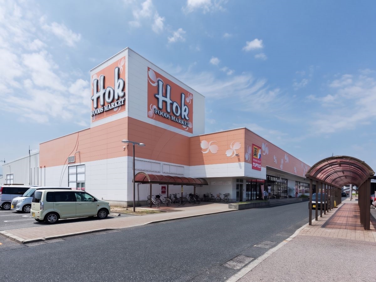 フーズマーケットホック 皆生店まで約1km（徒歩13分）　買い物はもちろんのこと、飲食店やドラックストアなどテナントが集まる商業エリアです。
【営業時間】9:00～23:00