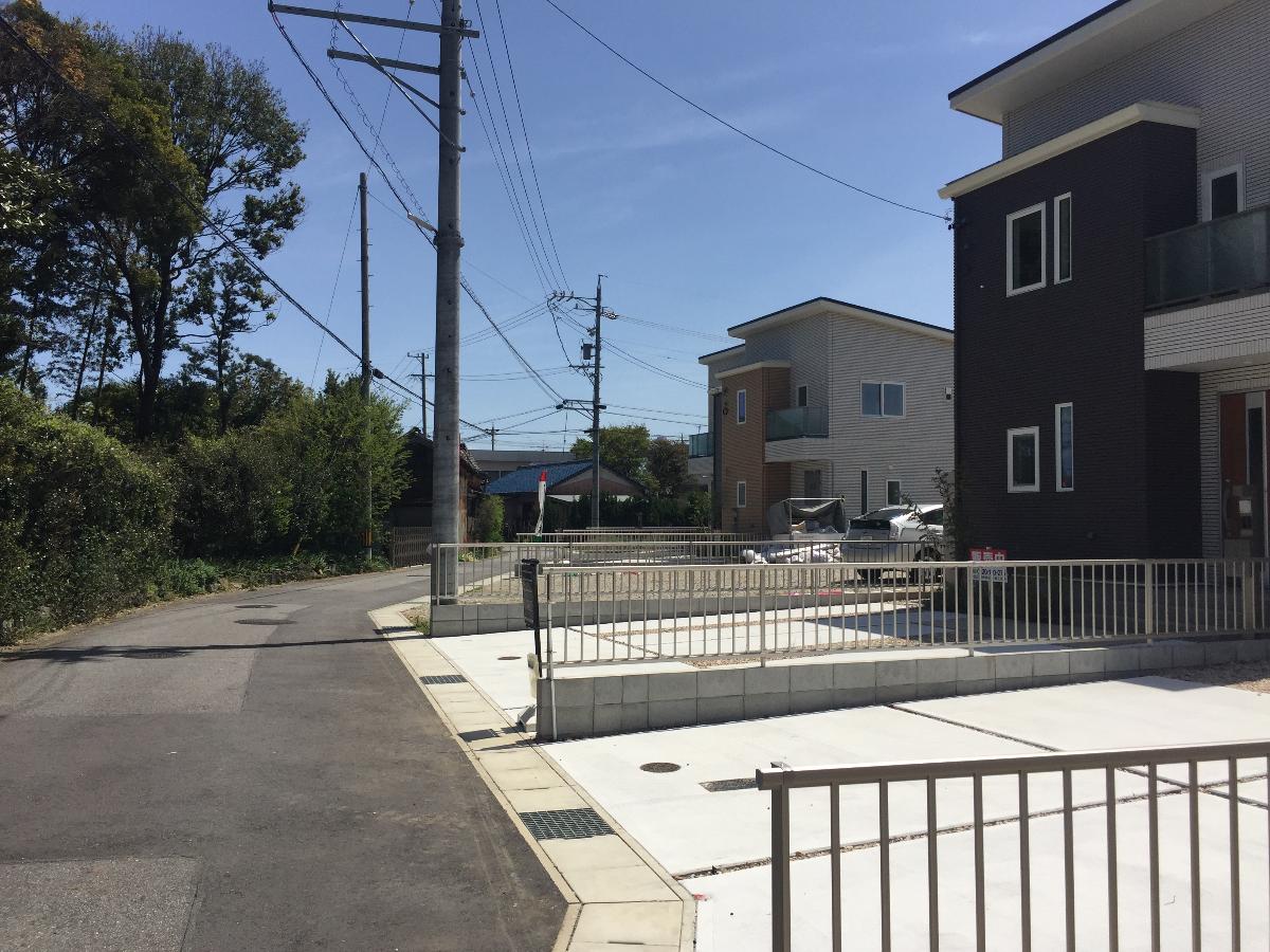 北側道路からの街並み　