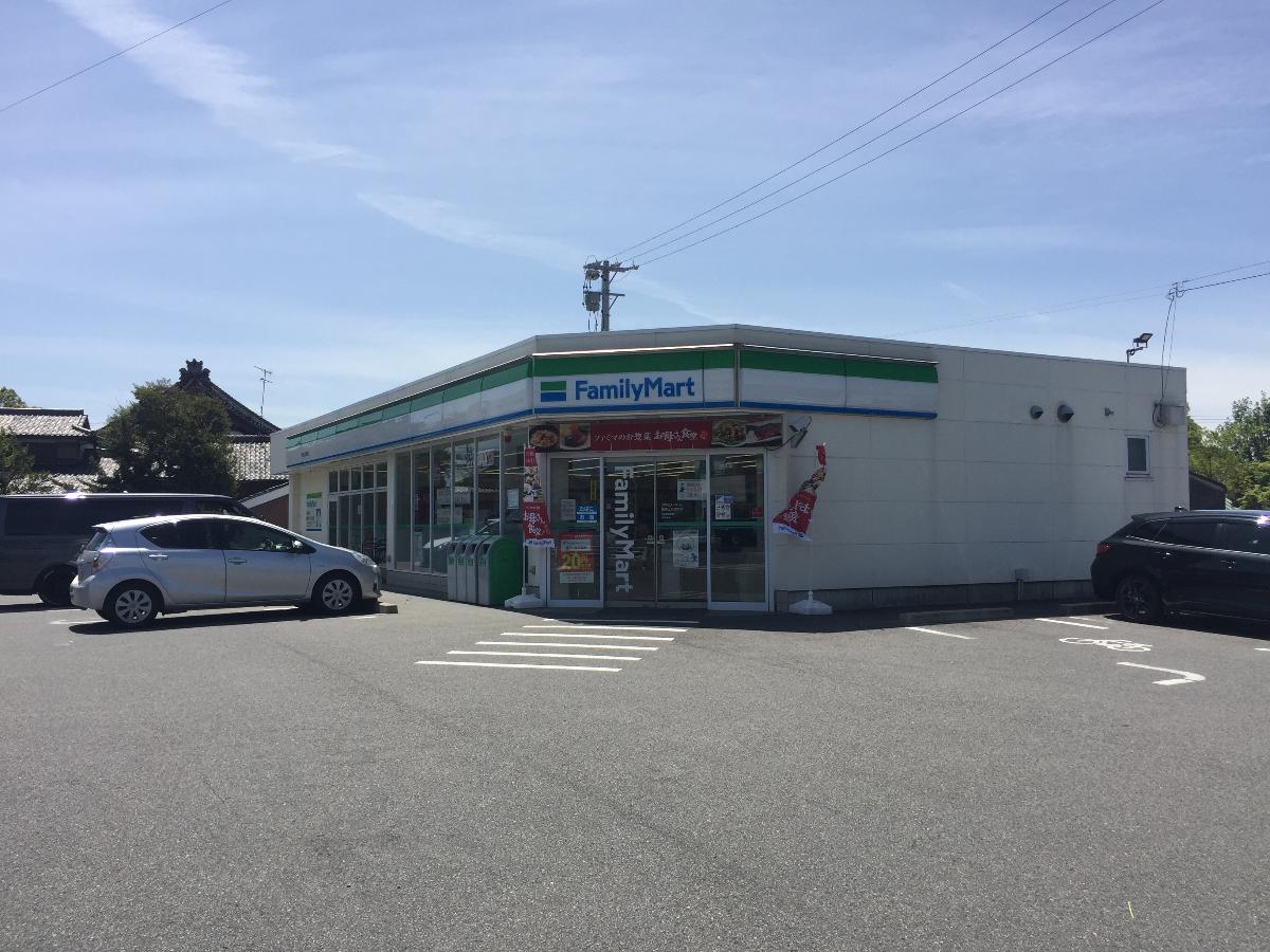 ファミリーマート西尾上矢田町店まで約130m～150m（徒歩2分）　徒歩圏内にコンビニがあり便利ですよ！！